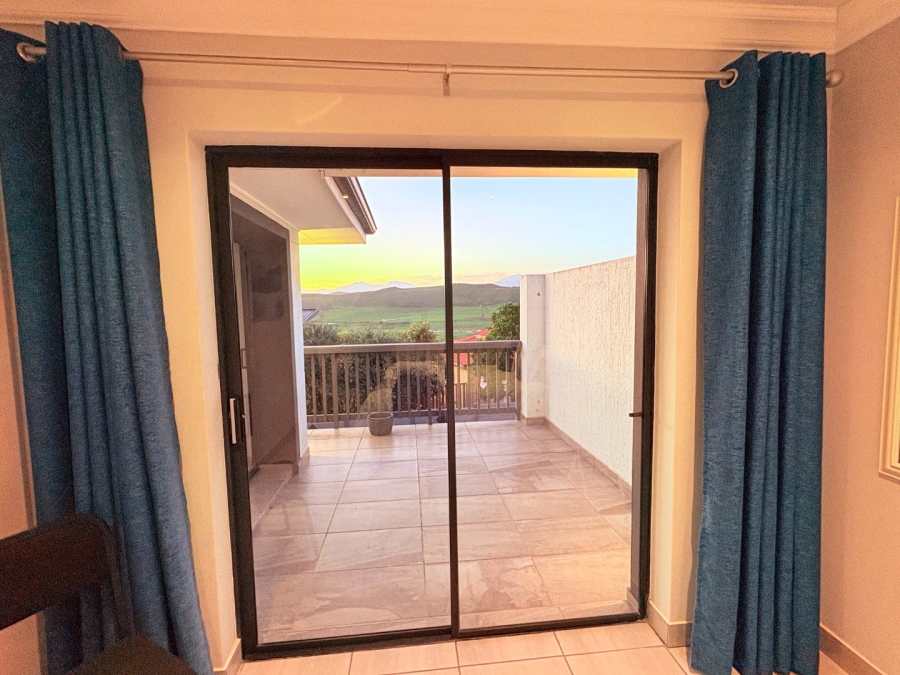 5 Bedroom Property for Sale in Reebok Western Cape